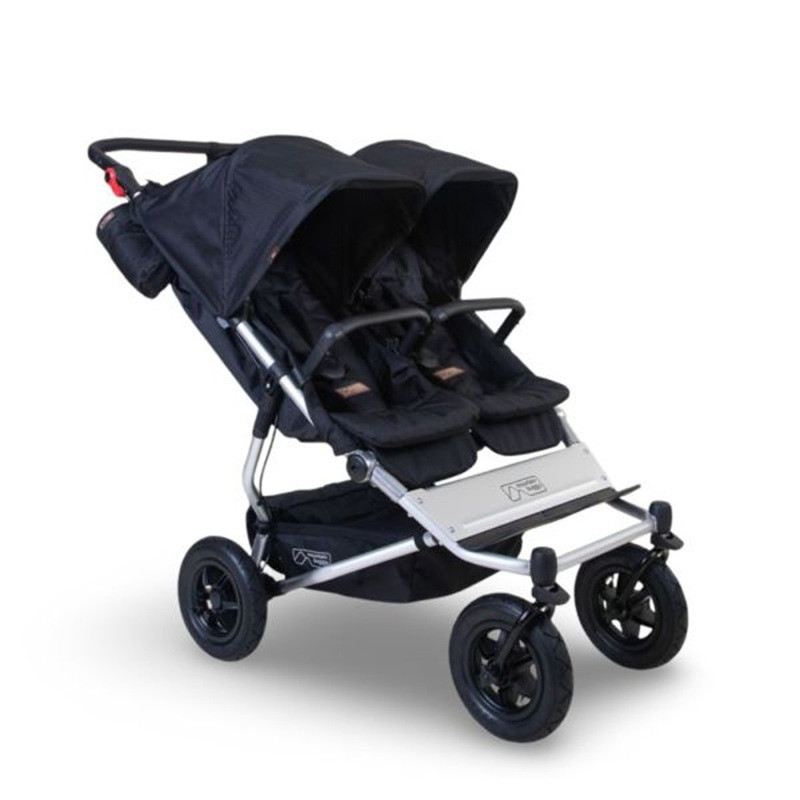Passeggino doppio Mountain Buggy Duet v4 Heritage Collection in Caviar con pneumatici all-terrain e manubrio in pelle.